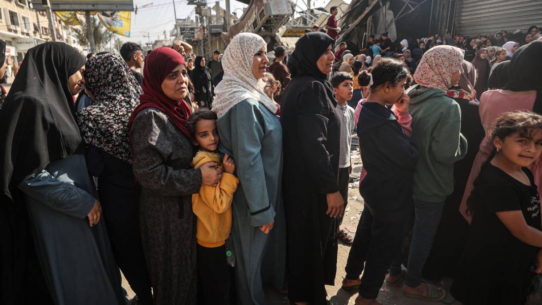 Gazze'de gıda krizi yaşanıyor! Ateş altında ekmek sırası 1